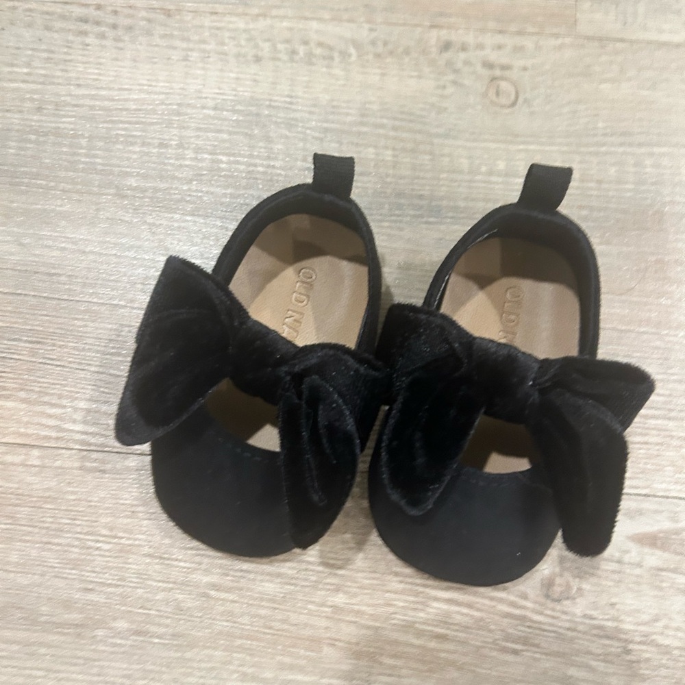 Bundle any 3 baby items for $5. Old Navy baby girl shoes